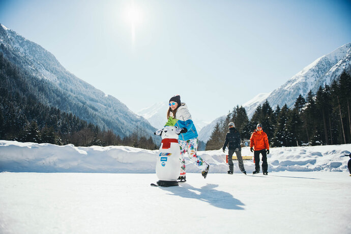 Winter im Stubaital | Eislaufen | Hotel Hoferwirt Neustift im Stubaital